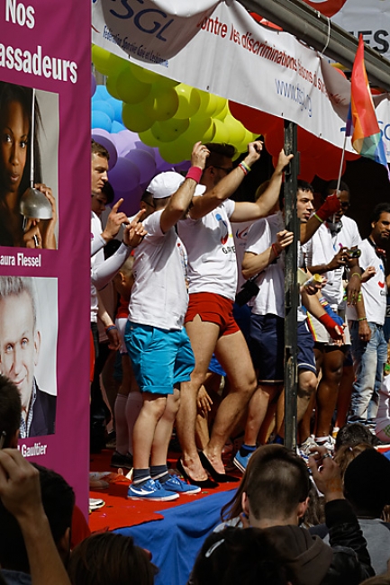 Gay pride Paris JUN13-141